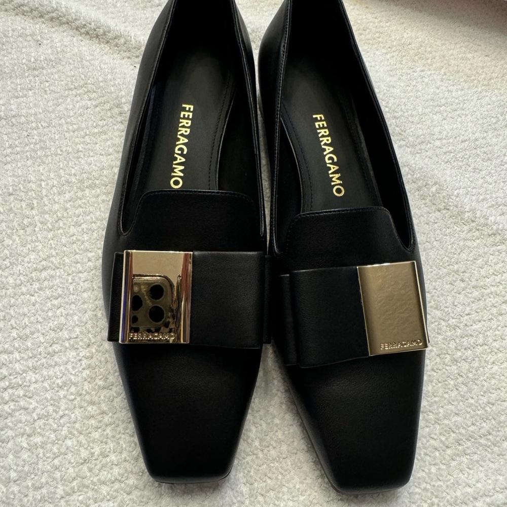 Ferragamo
bow-detail lambskin loafers
8 1/2